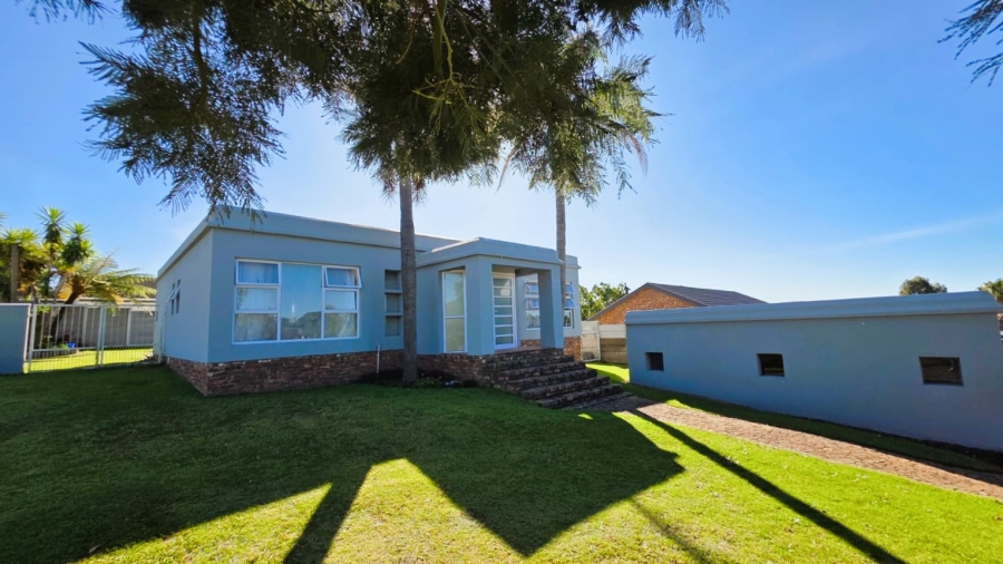 3 Bedroom Property for Sale in Denneoord Western Cape